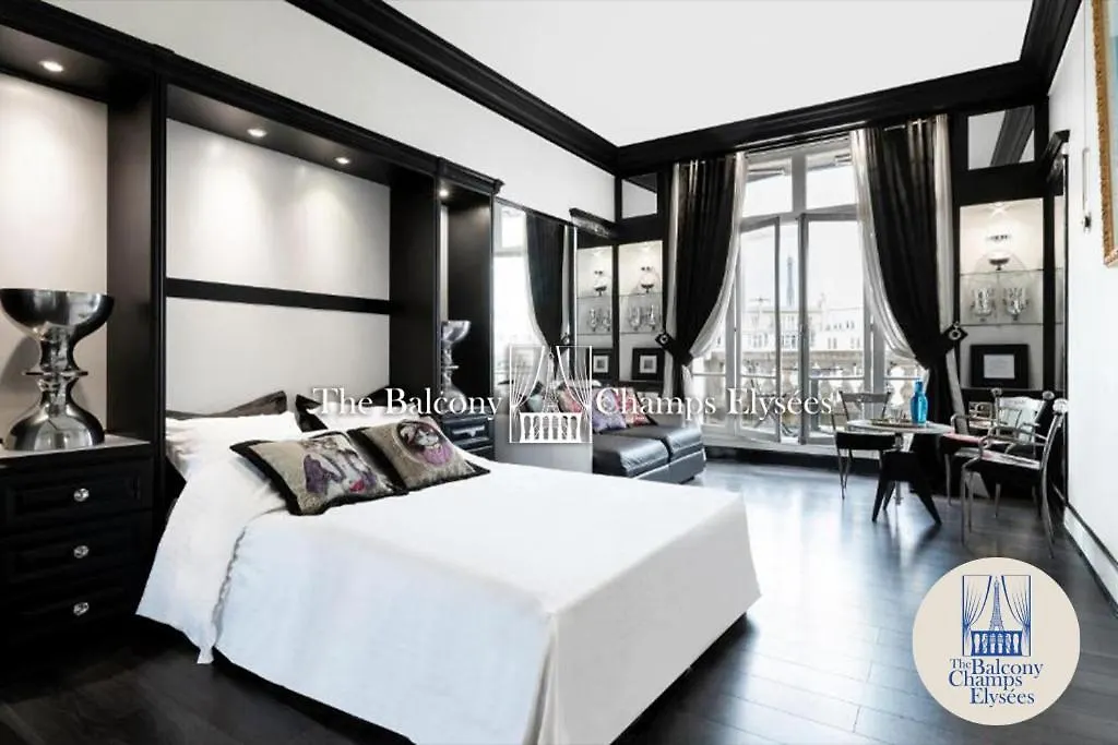 The Balcony Avenue Champs-elysees Apartment