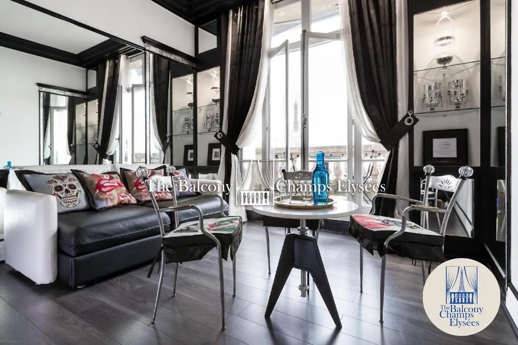 The Balcony Avenue Champs-elysees Apartment *